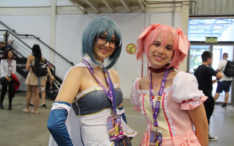 Ana Martins e Marina Defendi , ambas de 14 anos apostaram em personagens do anime Puella Magi Madoka Magica