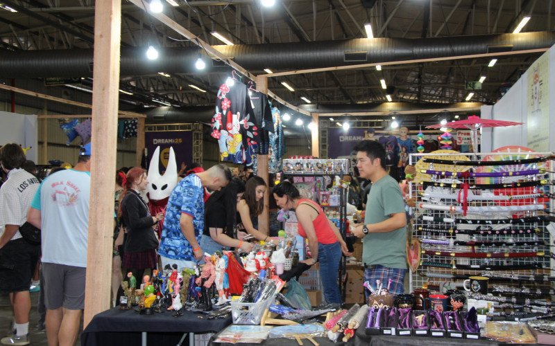 Maior convenção geek do Sul leva diversidade de estilos e atividades para milhares de visitantes na Fenac