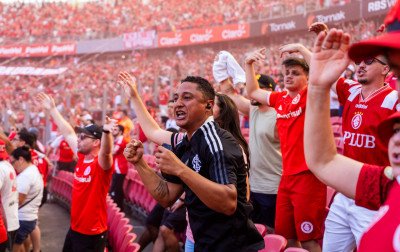 Permanência do presidente do Inter é questionada pela torcida