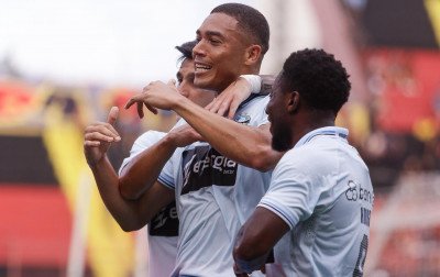 Grêmio constrói vitória ainda no primeiro tempo e garante vaga na Sul-Americana 2026