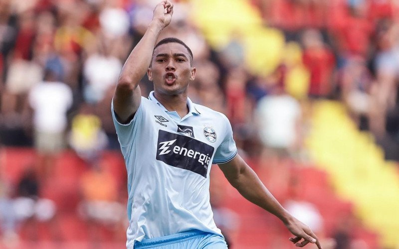 Carlos Vinícius foi o grande nome da vitória gremista