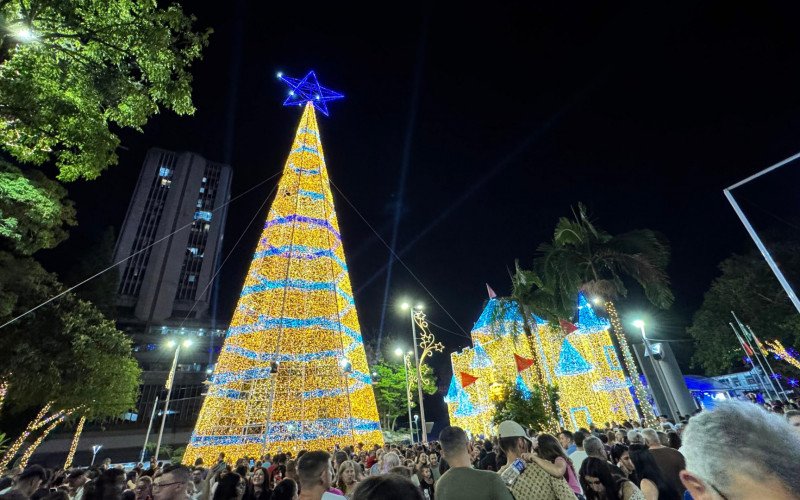 Acendimento da árvore de Natal de Novo Hamburgo na Praça do Imigrante