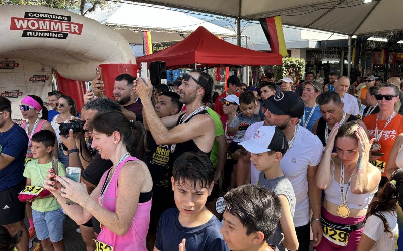 Rústica da Dezemberfest reuniu mais de 80 competidores na prova adulta  | abc+