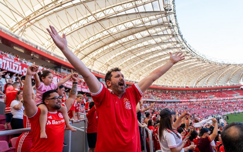 Do drama ao alívio, torcida do Internacional comemorou a permanência na primeira divisão