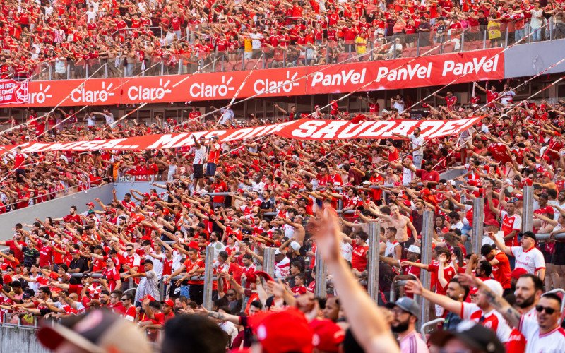 Do drama ao alívio, torcida do Internacional comemorou a permanência na primeira divisão