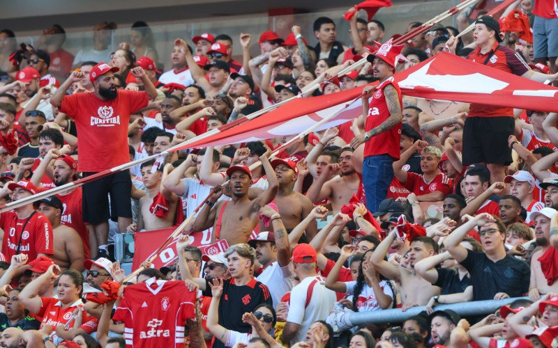 Torcida colorada viveu tarde de angústia, mas fez a festa no Beira-Rio