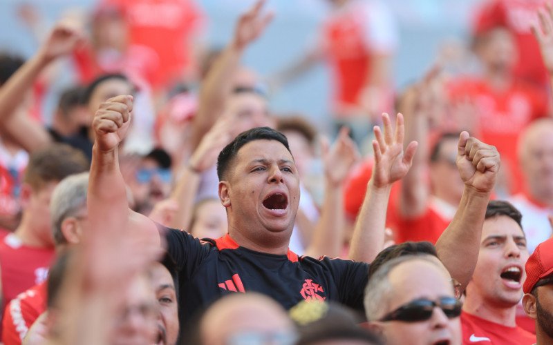 Torcida colorada viveu tarde de angústia, mas fez a festa no Beira-Rio