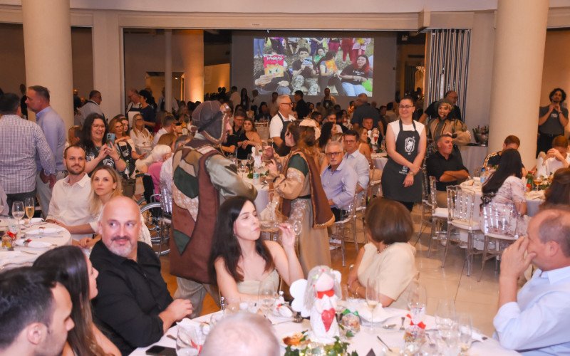 Jantar Noite Feliz em prol da Apae | abc+