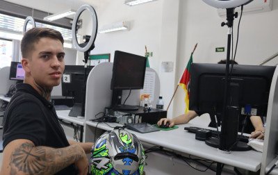 Justiça Eleitoral envia mensagens e pede que eleitores façam o cadastro da biometria; veja quem precisa realizar