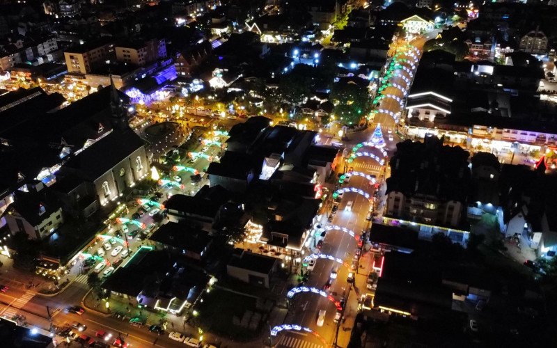 Vista aérea de Gramado à noite