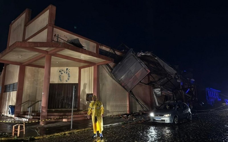 Tempestades causaram estragos em Flores da Cunha, na Serra gaúcha, no final da tarde de segunda-feira (8) | abc+