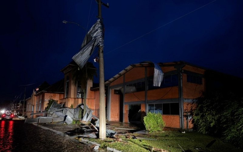 Tempestades causaram estragos em Flores da Cunha, na Serra gaúcha, no final da tarde de segunda-feira (8)
