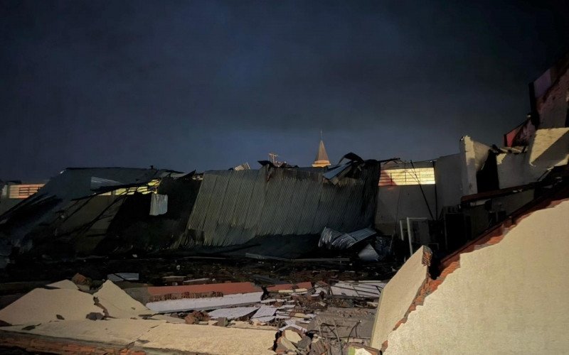 Tempestades causaram estragos em Flores da Cunha, na Serra gaúcha, no final da tarde de segunda-feira (8)