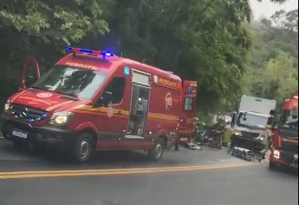 Acidente na Curva do S deixou duas pessoas feridas em Gramado