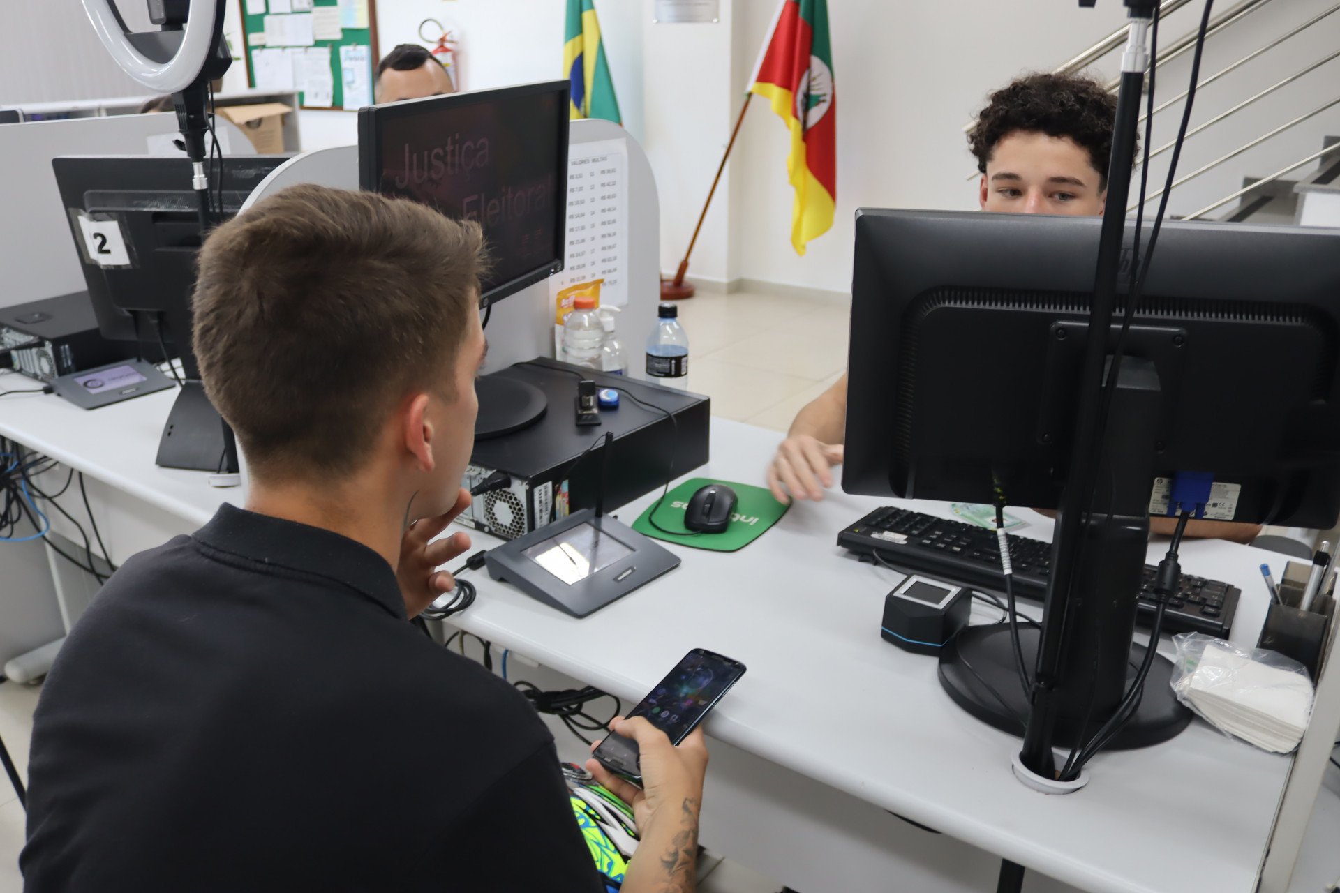 Faltando menos de dois meses para fim do prazo, regi&atilde;o tem mais de 200 mil eleitores sem biometria
