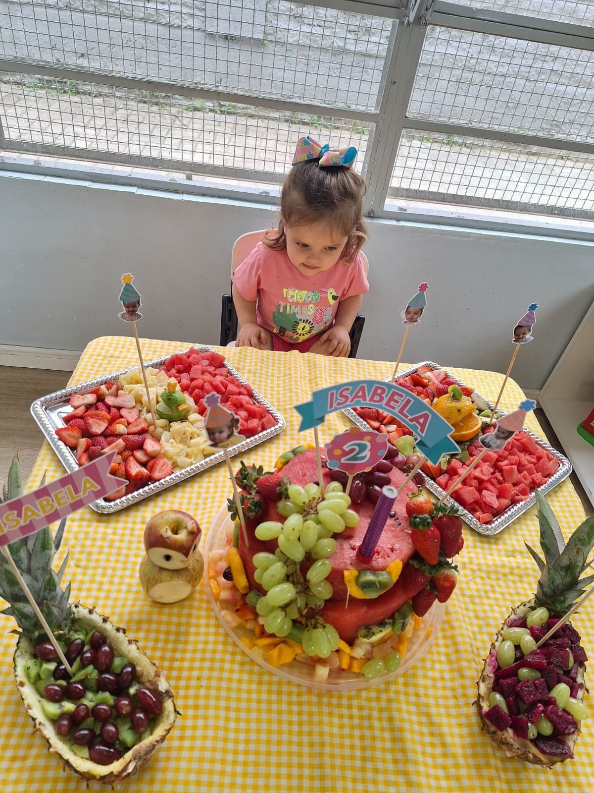 Mesa farta de frutas incentiva a alimentação saudável | abc+