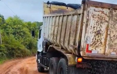 Chuva forte causa problemas na Estrada do Morro do Paula