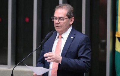 Câmara aprova projeto de lei que reduz tempo de prisão de Bolsonaro e demais condenados por tentativa de golpe