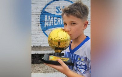 Meia do Sport Clube Americano leva prêmio de destaque Sub-10 da Liga de Futebol Encosta da Serra