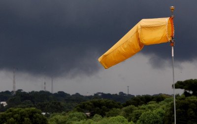 Ciclone no RS causa vento intenso de até 131,8 km/h no Paraná