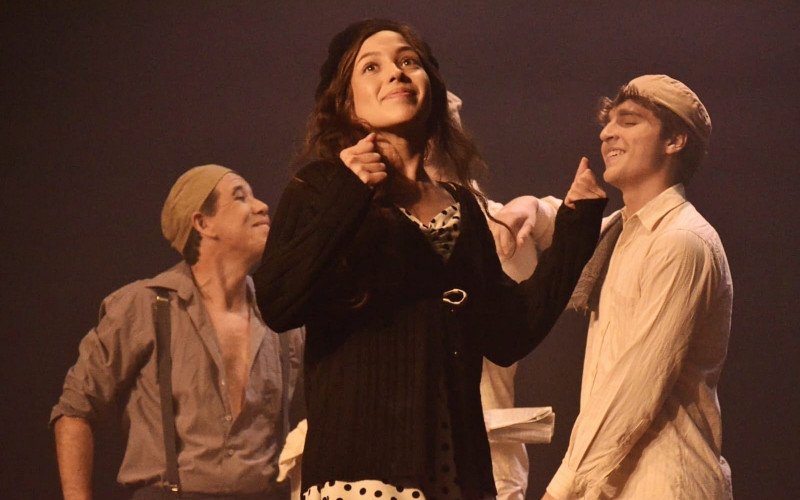 Nataly Pinheiro interpretou Evita aos 15 anos, em sua chegada a Buenos Aires | abc+