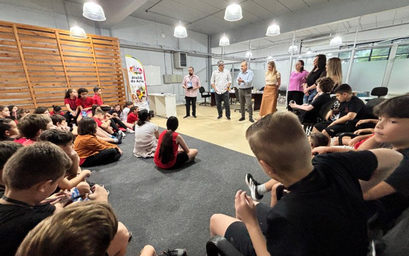 Visita das turmas da manhã da Emeb São Jacó - projeto Repórter Mirim 2025
