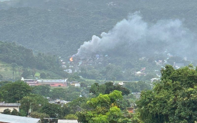 Incêndio atinge casa em Novo Hamburgo
