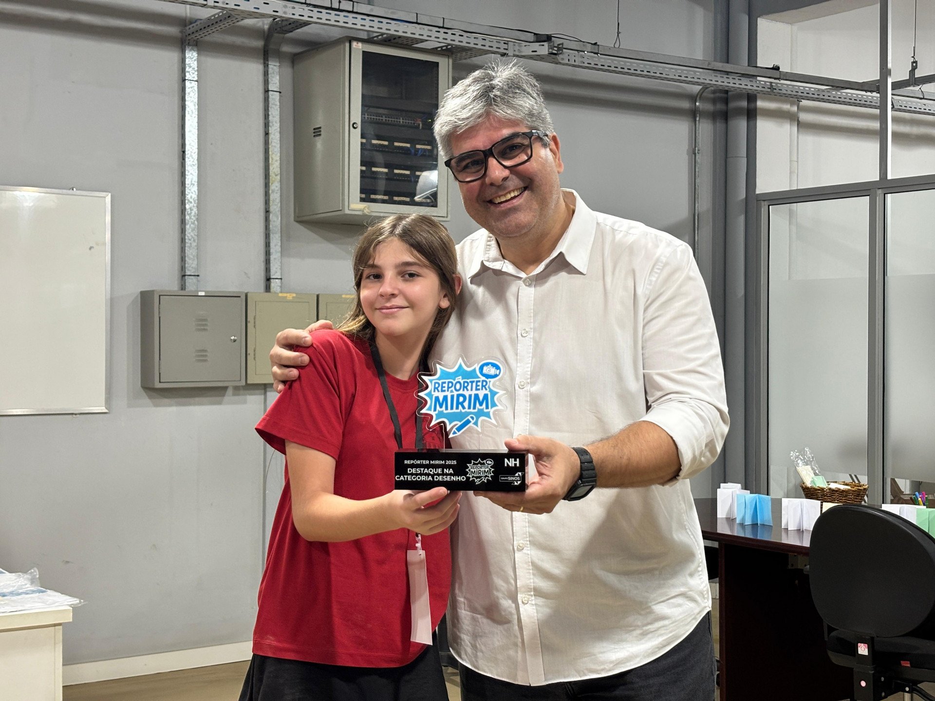 Visita das turmas da manhã da Emeb São Jacó - projeto Repórter Mirim 2025 - Rafaela e o secretário de Educação André Luis