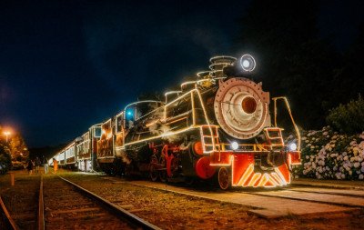 Último passeio de trem garante a mágica do Natal em viagem entre cidades da Serra do RS em 2025