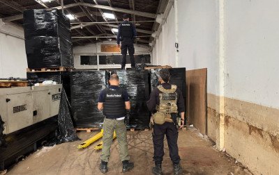 Cidadãos do Paraguai eram recrutados para produzir cigarros em fábrica clandestina da região metropolitana