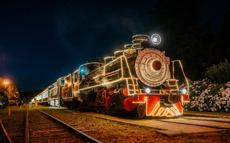 Passeio de trem na Maria Fumaça tem última viagem de Natal Sobre Trilhos de 2025 | abc+