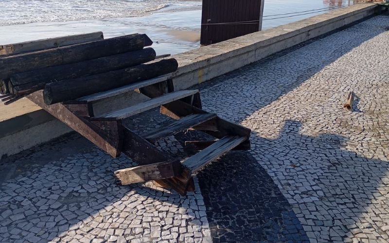 Ressaca atinge o litoral norte do RS e causa danos em Capão da Canoa