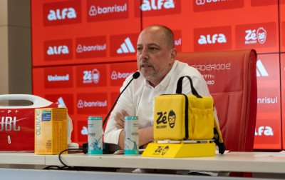 Presidente do Inter confirma chance de fechar com Tite e que Abel Braga segue no clube