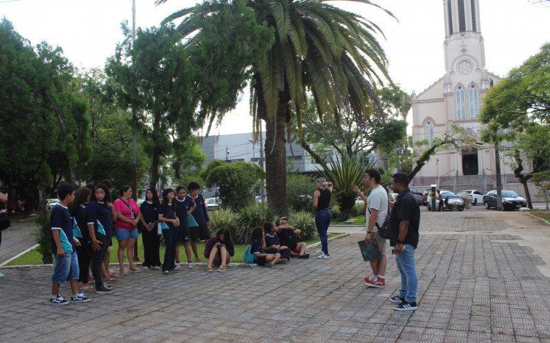 Estudantes participaram do projeto Conhecendo Canoas nesta sexta-feira (12) | abc+