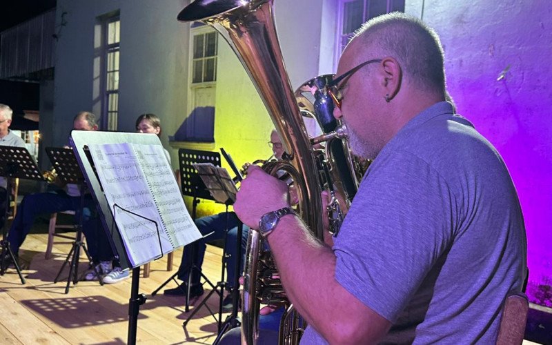 Natal da Lomba começa com risadas, famílias e música natalina em Novo Hamburgo