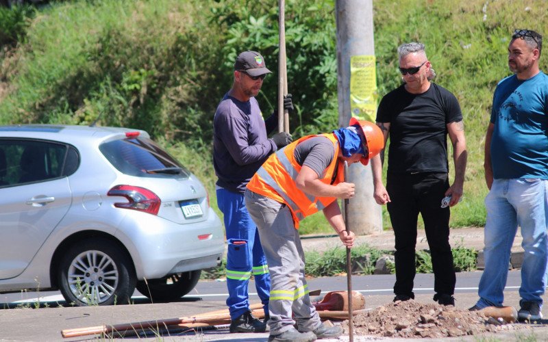 Sapucaia do Sul instala semáforos no cruzamento da Avenida Theodomiro Porto da Fonseca sob a RS-118