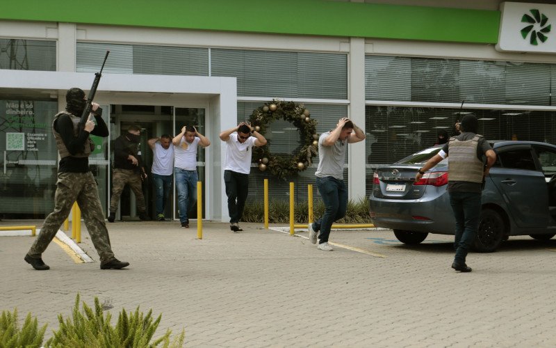  12/12/25 BOPE - SIMULADO ASSALTO BANCO