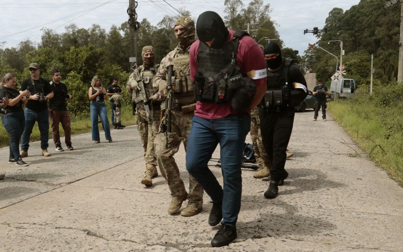 Captura dos criminosos, simulada na manhã desta sexta-feira (12), aconteceu no interior de Nova Santa Rita | abc+
