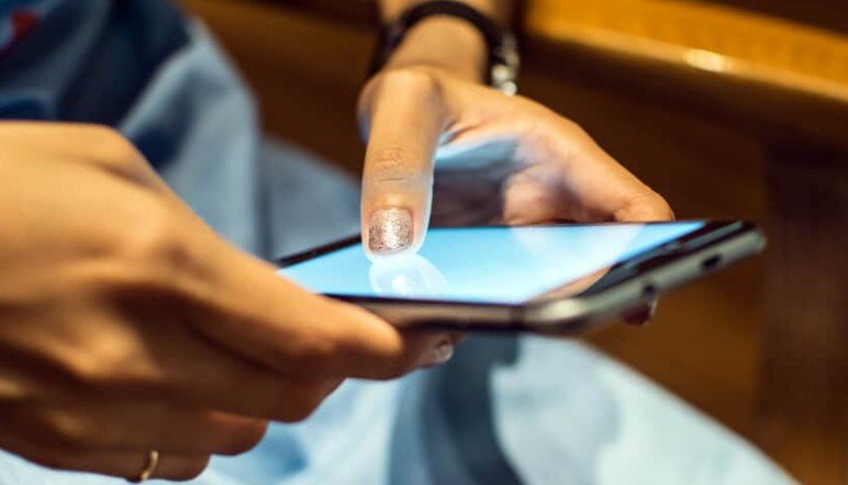 Chamadas exclusivamente pelo WhatsApp são características comuns a este tipo de golpe, segundo a Polícia | abc+