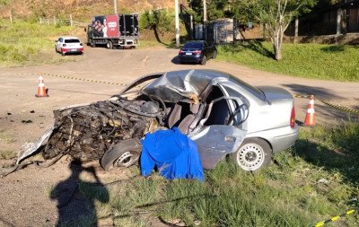 RS-239: Identificado homem que morreu em acidente grave entre carro e caminhão