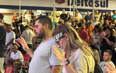 VÍDEO: Marcha da Família reúne centenas de fiéis no Centro de Novo Hamburgo