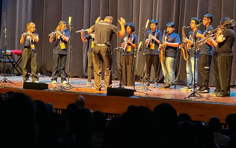 Núcleo de Orquestras Jovens de Novo Hamburgo se apresentou no Teatro Feevale