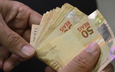 Segunda parcela do 13º salário deve ser paga nesta semana aos trabalhadores; veja até que dia