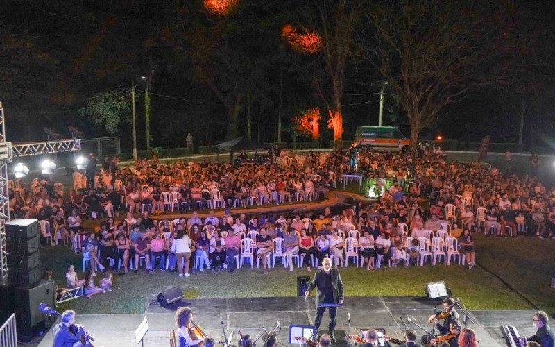 Terceira edição do espetáculo A  Família Tannenbaum no Cecrei
