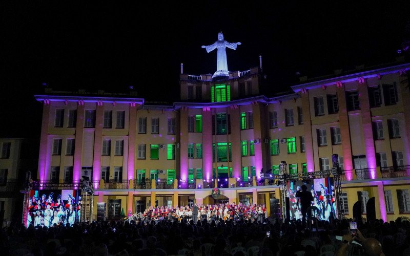 Espetáculo A Família Tannenbaum Em Busca de Paz no Cecrei