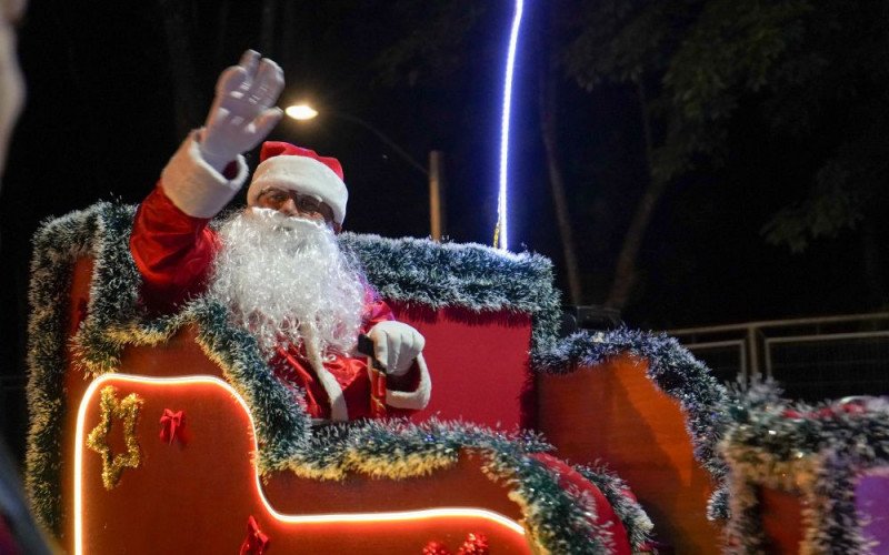 Papai Noel marcou presença no Espetáculo A Família Tannenbaum no Cecrei