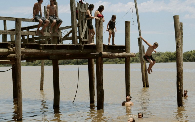 Praia do Paquetá atraiu movimento neste domingo (14) devido ao sol e calor | abc+
