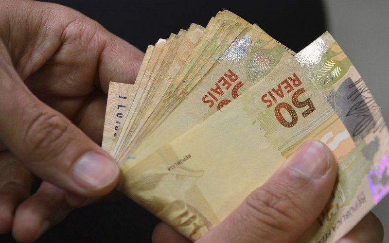 Segunda parcela do 13º salário deve ser paga até a próxima sexta-feira | abc+