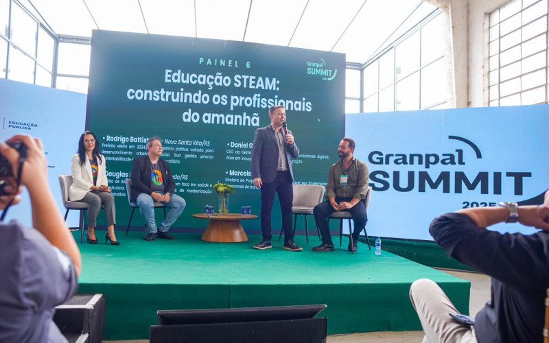 Prefeito Rodrigo Battistella apresentou projeto de educação | abc+