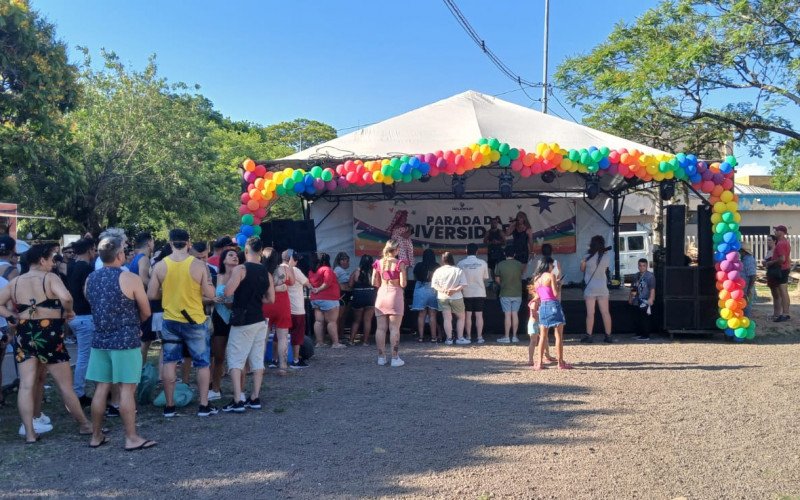 A tarde foi movimentada na Praça da Biblioteca durante a Parada da Diversidade